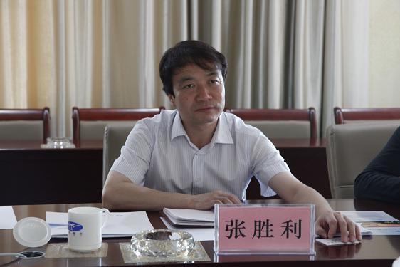 张胜利县长与公司相关人员交流